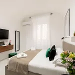 White Flat Sanniti Daire *